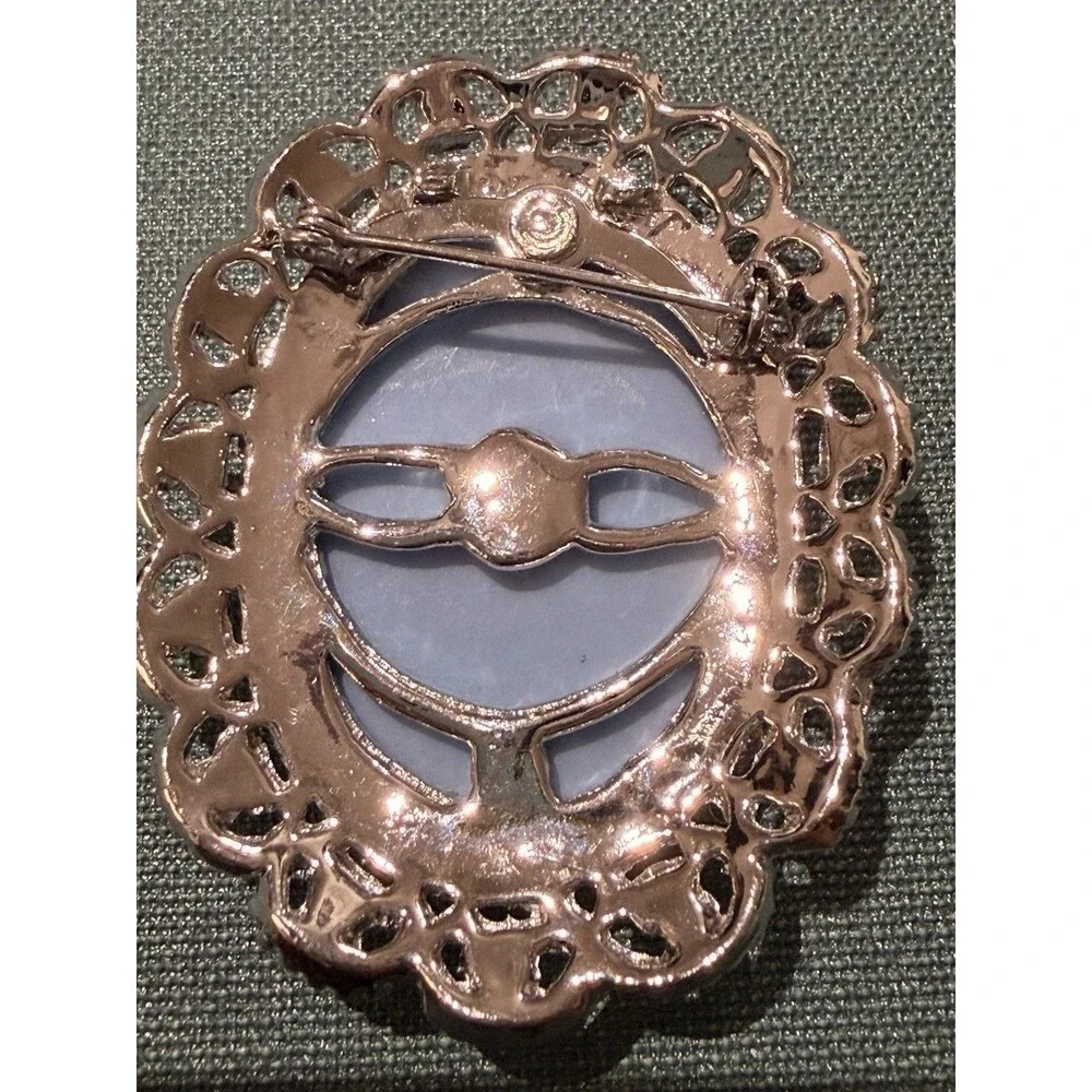 Large Vintage Unsigned  Cameo Brooch
